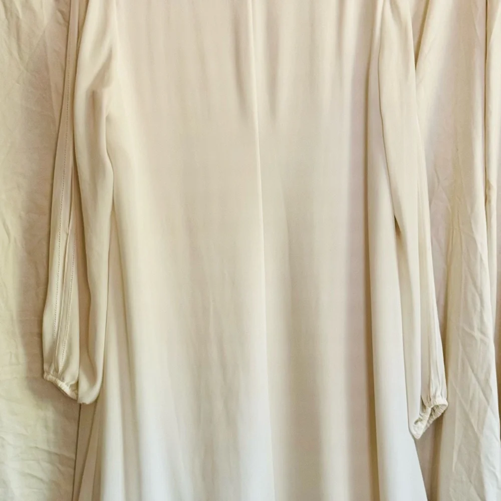 White House Black Market Size 10 Creamy White Cold Shoulder Flowy Soft Dress - Picture 2 of 6
